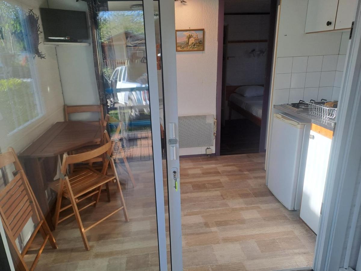 Готель Chalet Pour 5 Personnes Equipe Sur Emplacement Privatif Dans Camping 4 Etoiles Appartenant Et Gere Par Un Particulier Фуа Екстер'єр фото
