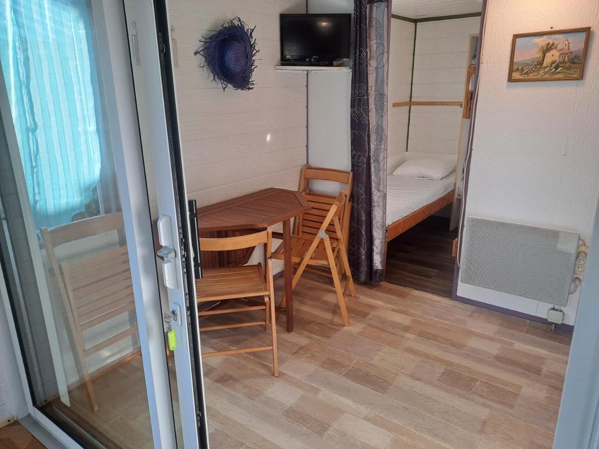 Готель Chalet Pour 5 Personnes Equipe Sur Emplacement Privatif Dans Camping 4 Etoiles Appartenant Et Gere Par Un Particulier Фуа Екстер'єр фото