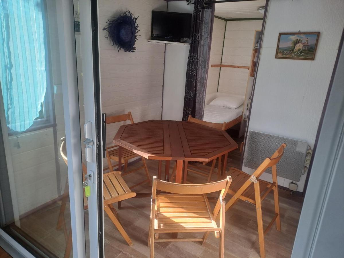 Готель Chalet Pour 5 Personnes Equipe Sur Emplacement Privatif Dans Camping 4 Etoiles Appartenant Et Gere Par Un Particulier Фуа Екстер'єр фото