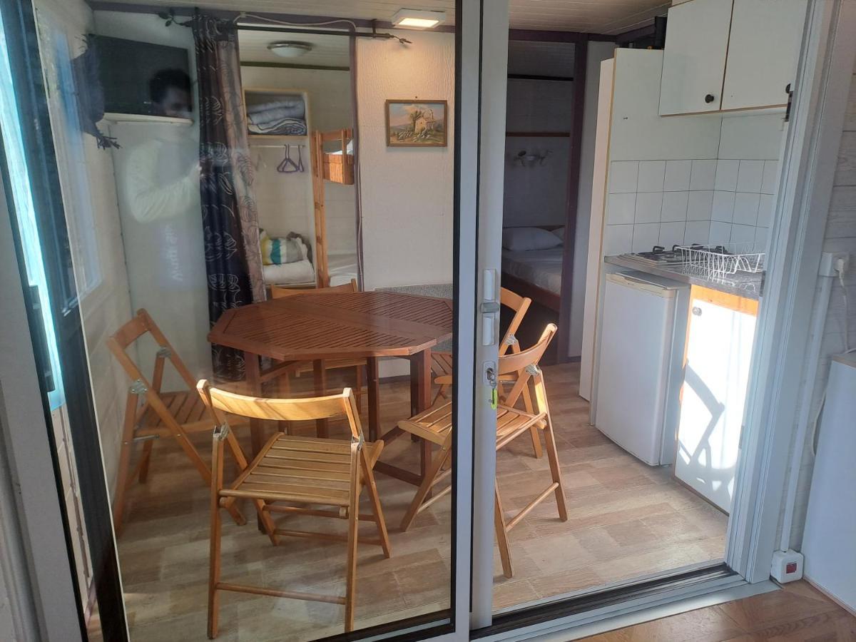 Готель Chalet Pour 5 Personnes Equipe Sur Emplacement Privatif Dans Camping 4 Etoiles Appartenant Et Gere Par Un Particulier Фуа Екстер'єр фото