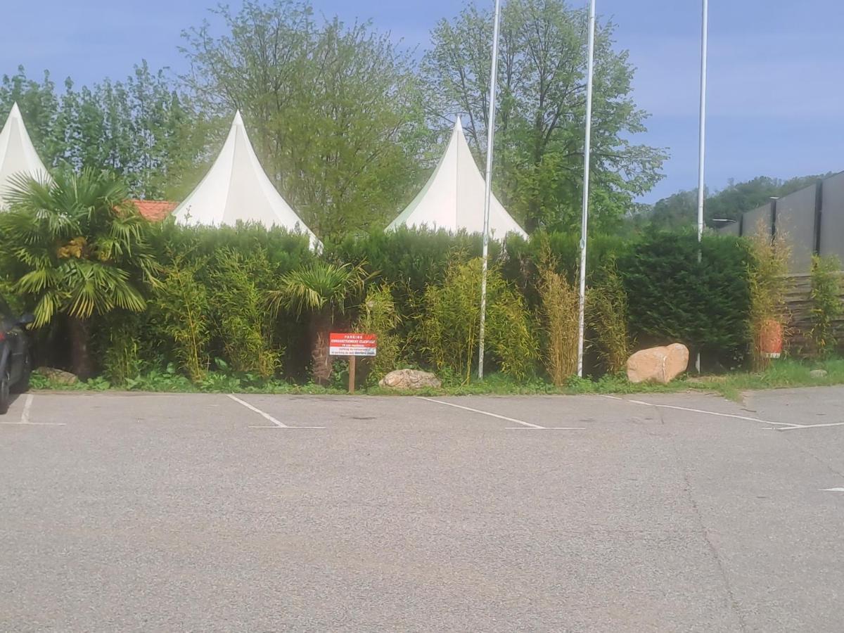 Готель Chalet Pour 5 Personnes Equipe Sur Emplacement Privatif Dans Camping 4 Etoiles Appartenant Et Gere Par Un Particulier Фуа Екстер'єр фото